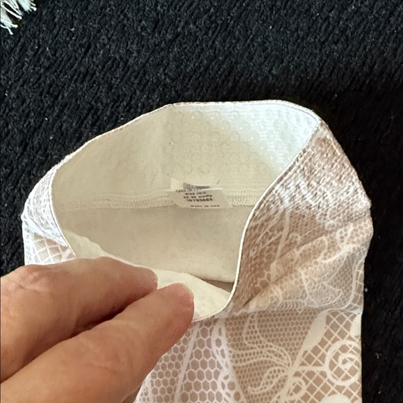 Stylish compression sleeve and glove. Size large. Great condition! - Picture 6 of 7